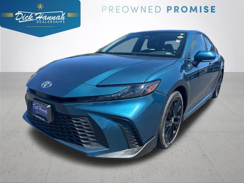 Used 2025 Toyota Camry SE FWD image 1