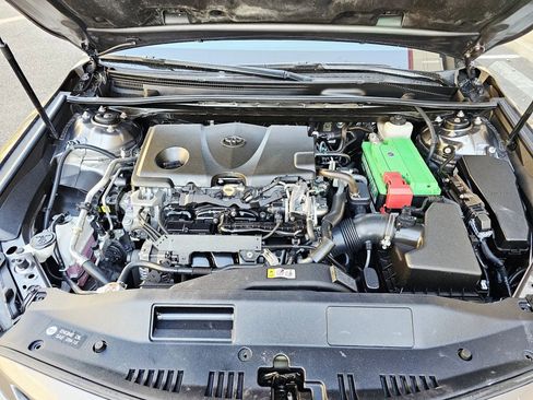 Used 2018 Toyota Camry SE image 17