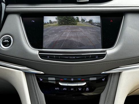 Used 2018 Cadillac XT5 Luxury w/ Driver Awareness Package AWD/4WD image 28
