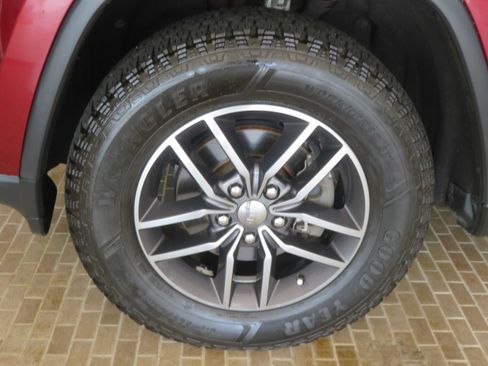 Used 2017 Jeep Grand Cherokee Limited AWD/4WD image 7
