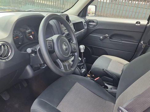 Used 2014 Jeep Patriot Sport image 12