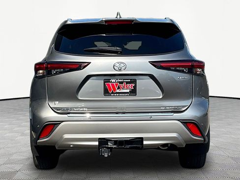 Used 2026 Toyota Highlander Platinum AWD/4WD image 5