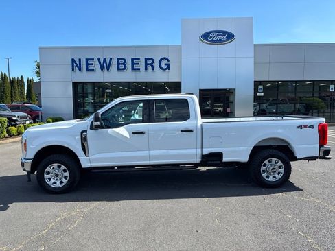 Used 2023 Ford F350 XLT AWD/4WD image 4