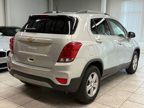 Used 2020 Chevrolet Trax LT w/ LT Convenience Package image 9