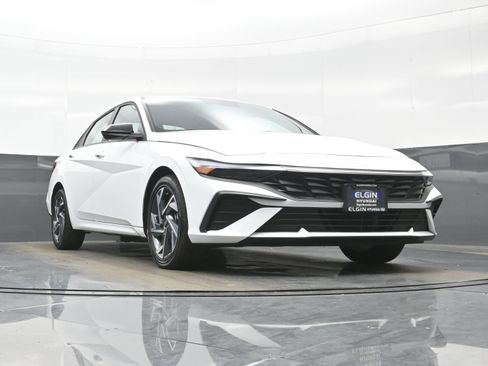 Certified 2025 Hyundai Elantra SEL image 32