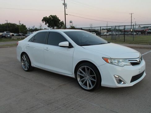 Used 2012 Toyota Camry XLE FWD image 14