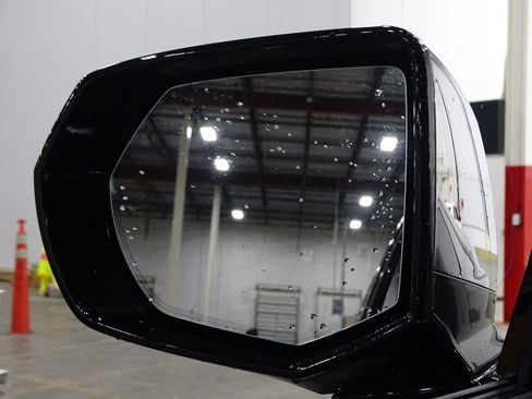 Used 2024 Chevrolet Suburban Premier image 41