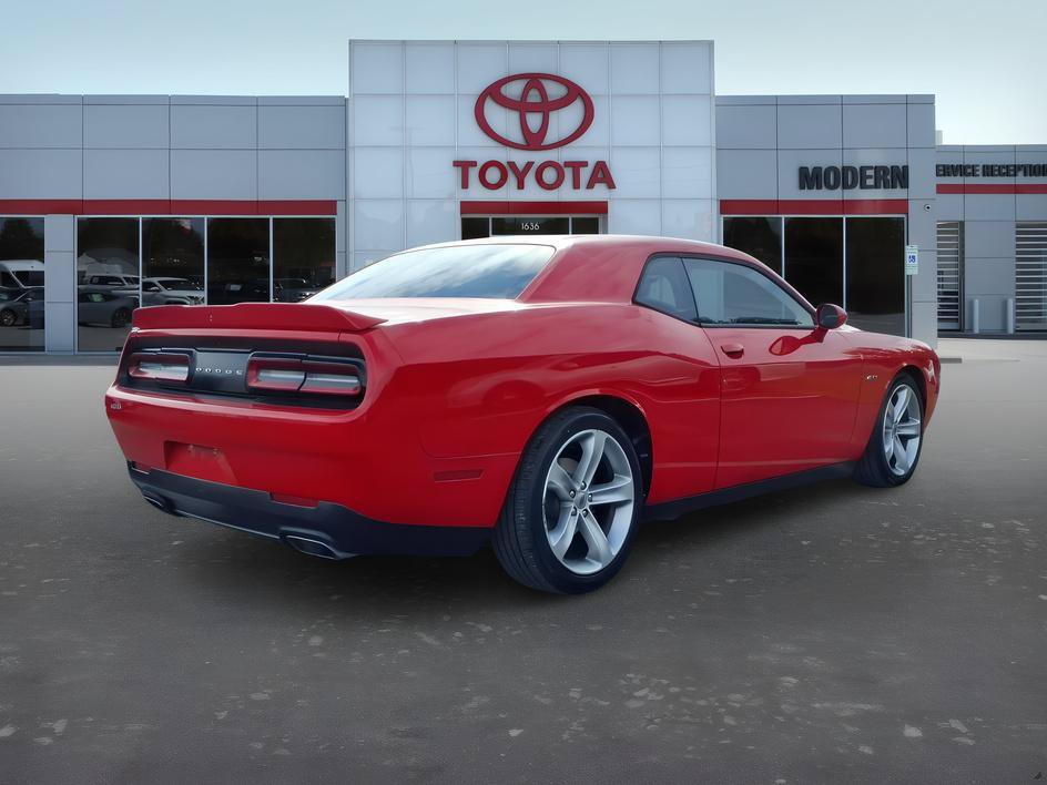 Used 2017 Dodge Challenger R/T RWD image 5