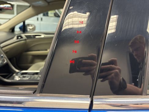 Used 2018 Ford Fusion SE w/ Fusion SE Technology Package image 10