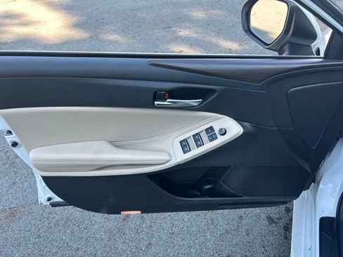 Used 2021 Toyota Avalon XLE w/ Moonroof Package FWD image 18