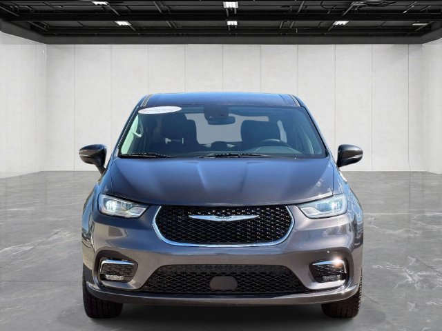 Used 2023 Chrysler Pacifica Touring-L AWD/4WD image 2