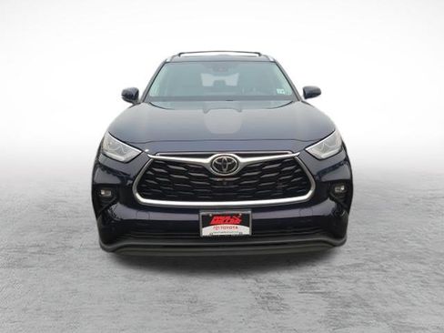 Used 2022 Toyota Highlander Limited AWD/4WD image 2