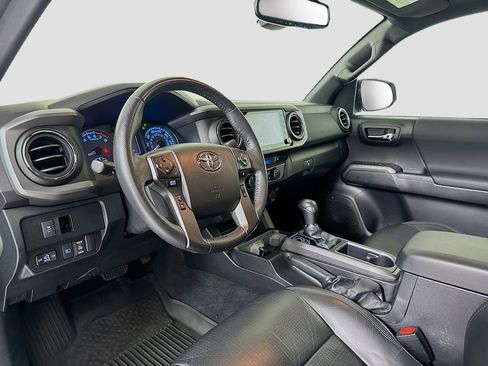 Used 2021 Toyota Tacoma TRD Off-Road w/ TRD Premium Off Road Package image 9