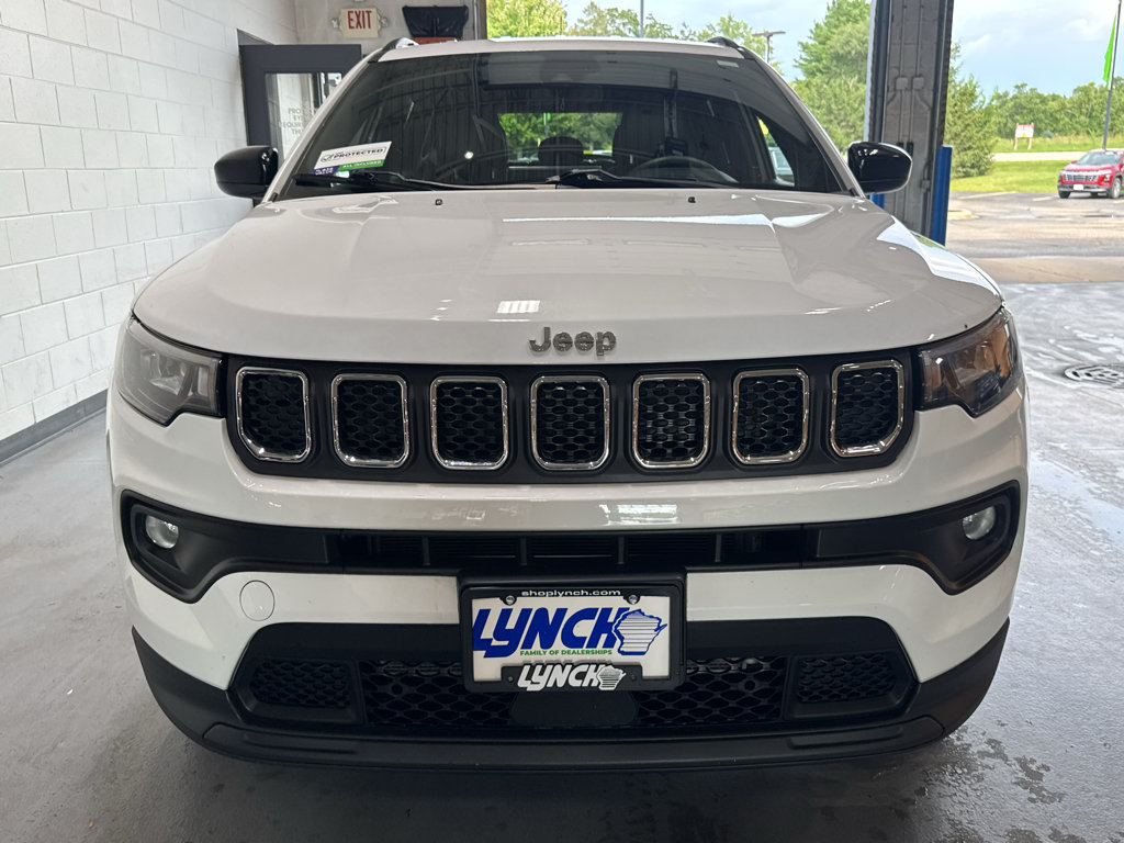 Used 2024 Jeep Compass Latitude AWD/4WD image 8