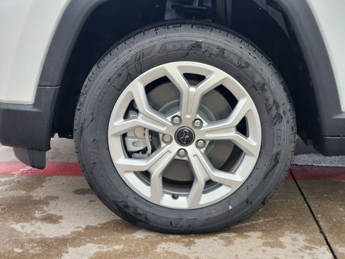 New 2026 Jeep Compass Latitude image 11