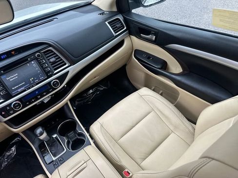 Used 2018 Toyota Highlander XLE image 34