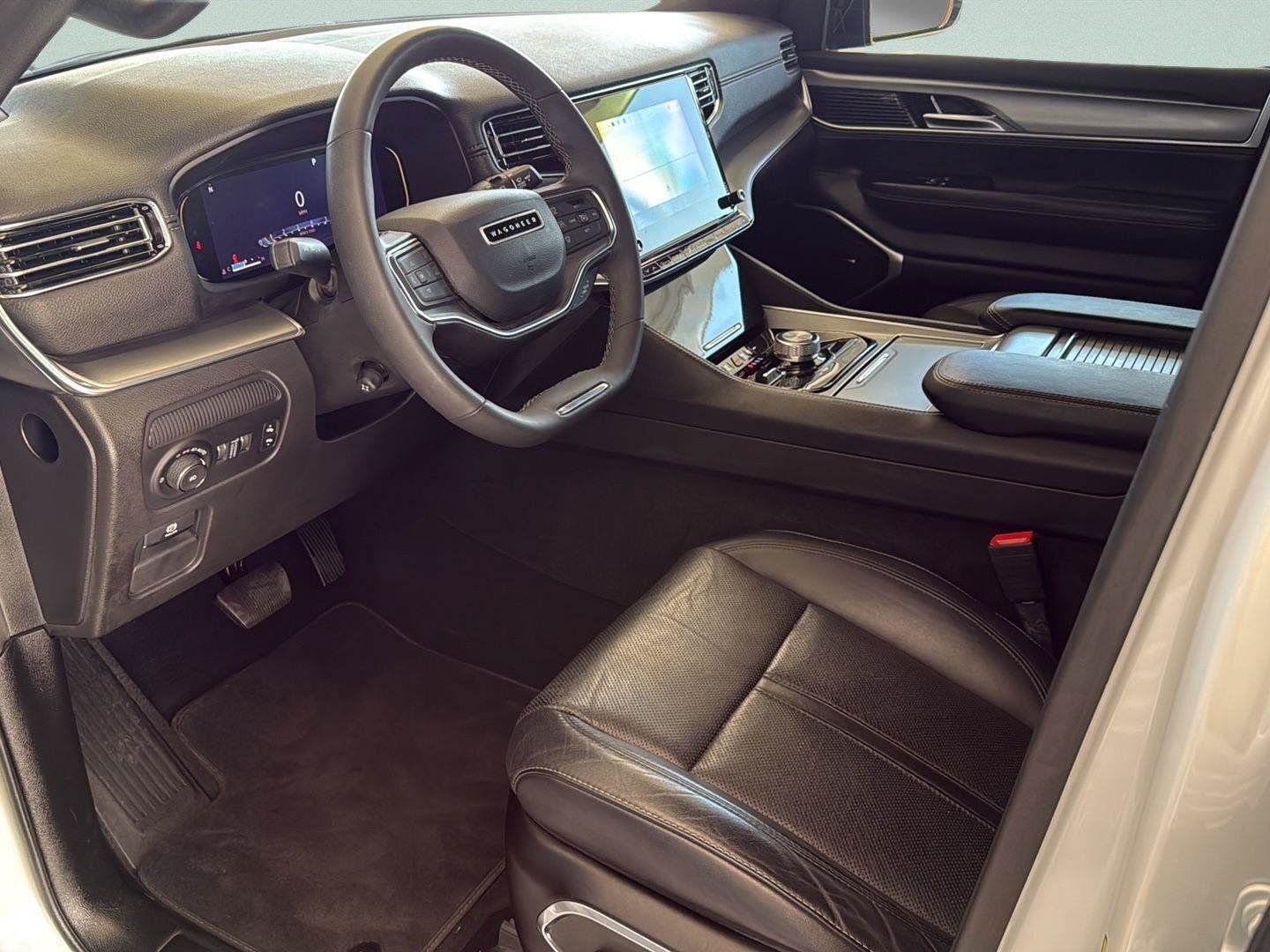 Used 2023 Jeep Wagoneer Series II AWD/4WD image 15