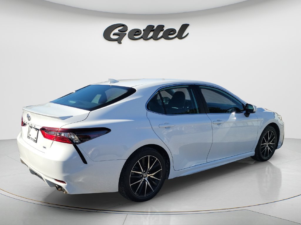Used 2024 Toyota Camry SE w/ Convenience Package FWD image 5