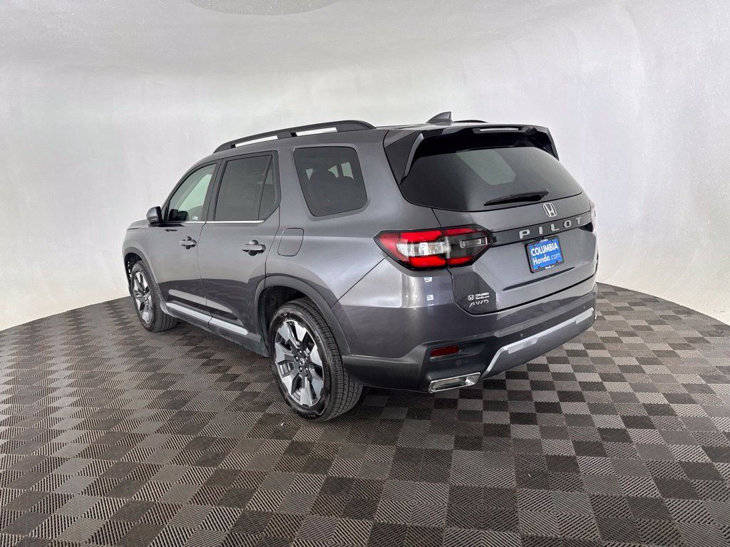 Certified 2026 Honda Pilot Touring image 7