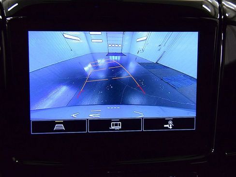 Used 2023 Chevrolet Traverse LT image 23