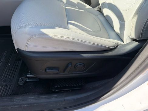 Used 2025 Hyundai Tucson Limited AWD/4WD image 13