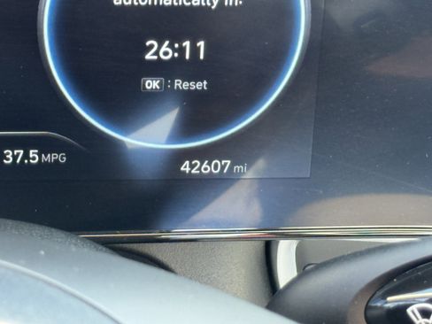 Used 2023 Hyundai Elantra Limited image 28