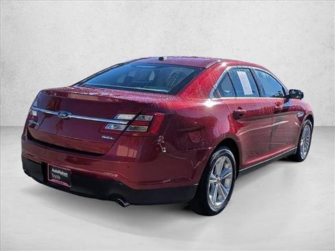 Used 2018 Ford Taurus SEL image 5