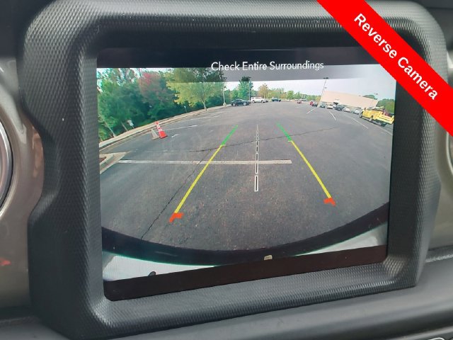 Used 2020 Jeep Wrangler Unlimited Sahara AWD/4WD image 13