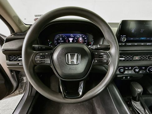Certified 2025 Honda Accord SE image 9