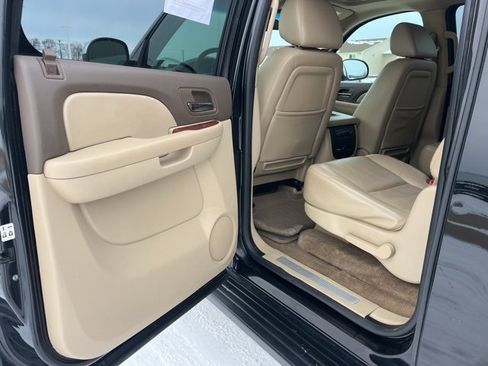 Used 2009 Chevrolet Suburban LTZ image 35