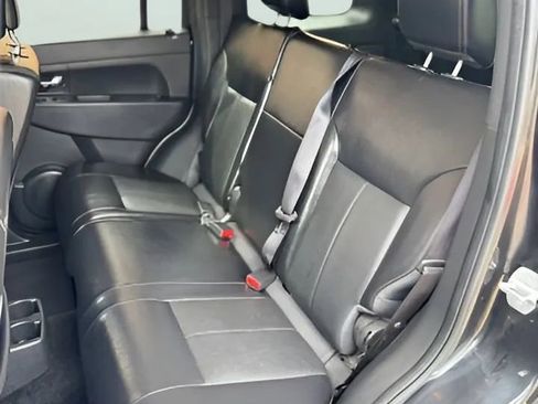 Used 2012 Jeep Liberty Sport AWD/4WD image 16