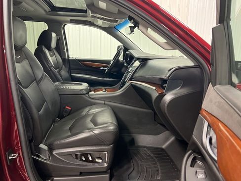 Used 2018 Cadillac Escalade ESV Premium Luxury image 8