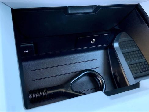 New 2025 Land Rover Defender 90 S image 16