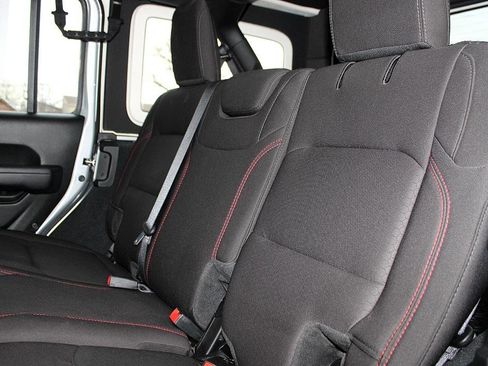 Used 2022 Jeep Wrangler Unlimited Rubicon w/ Cold Weather Group image 31