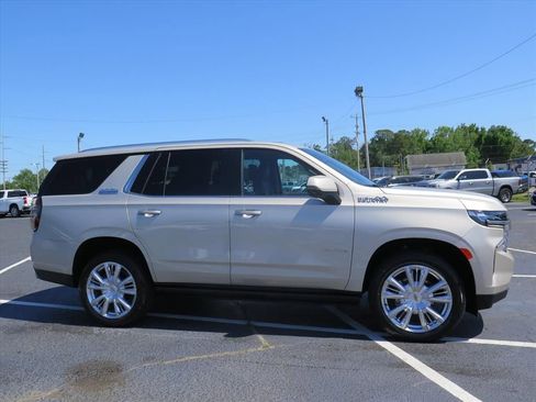Used 2021 Chevrolet Tahoe High Country w/ Premium Package AWD/4WD image 2