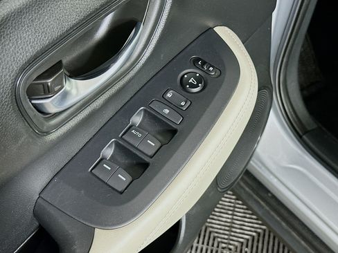 Used 2025 Honda HR-V LX image 15