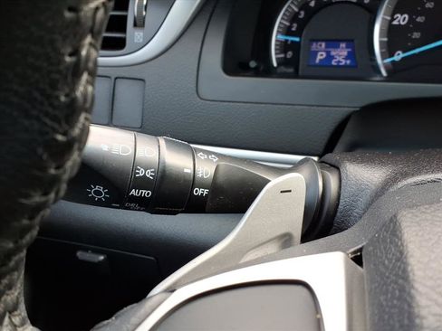 Used 2014 Toyota Camry L image 28