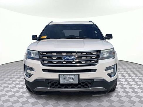 Used 2017 Ford Explorer XLT w/ Equipment Group 202A FWD image 7