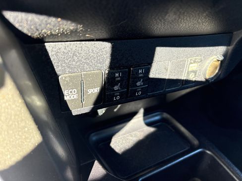 Used 2015 Toyota RAV4 Limited image 12