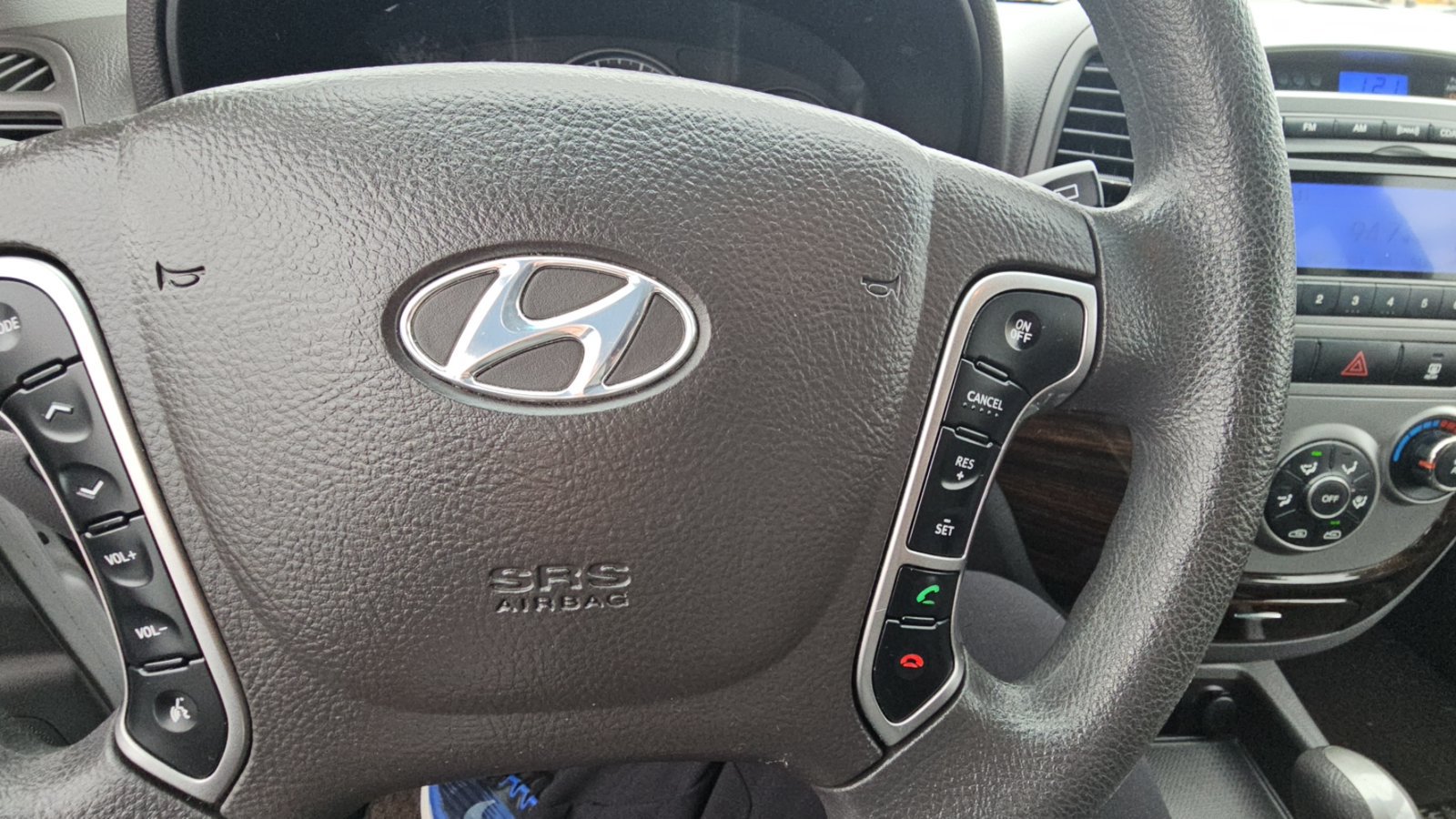 Used 2010 Hyundai Santa Fe GLS FWD image 12