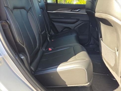 Certified 2024 Jeep Grand Cherokee Limited AWD/4WD image 9