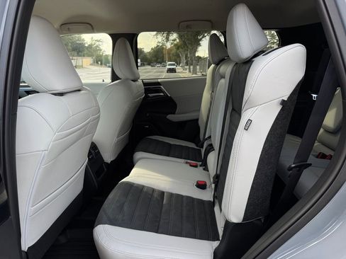 New 2026 Mitsubishi Outlander SE image 15