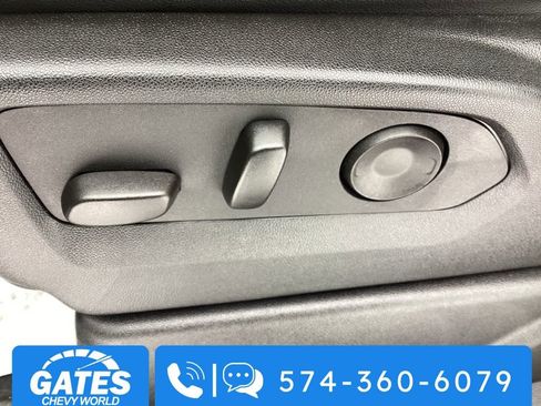 Used 2025 Chevrolet Suburban Z71 image 16