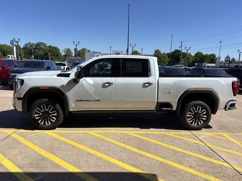 New 2026 GMC Sierra 2500 Denali Ultimate w/ LPO, Black Badging Package AWD/4WD image 9