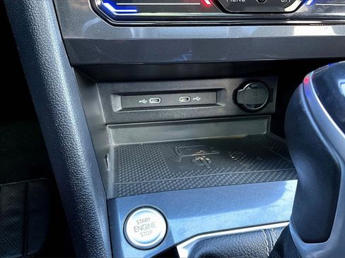 Used 2022 Volkswagen Tiguan SE image 16