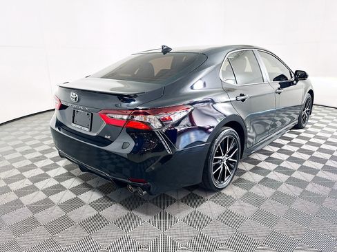 Used 2024 Toyota Camry SE image 3