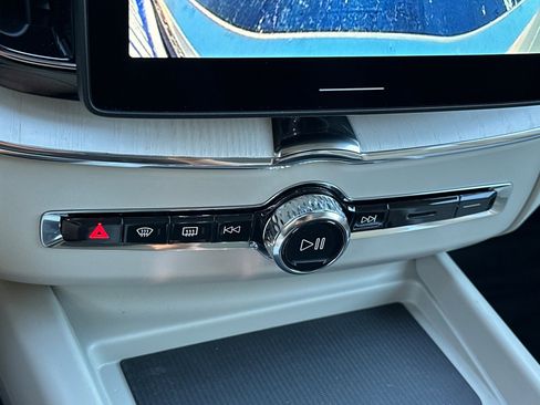 New 2026 Volvo XC60 B5 Ultra w/ Climate Package image 18