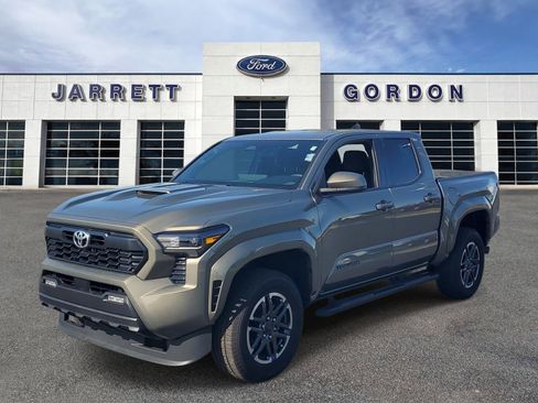 Used 2025 Toyota Tacoma TRD Sport RWD image 2