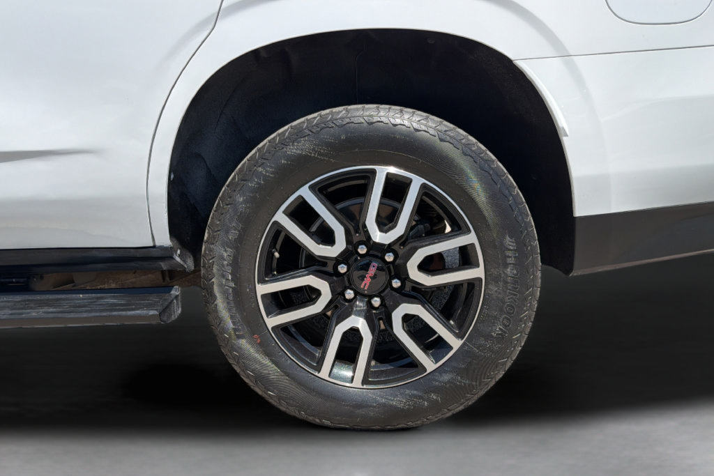 Used 2023 GMC Yukon AT4 w/ AT4 Premium Package AWD/4WD image 19