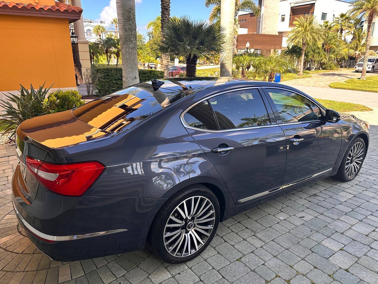 Used 2014 Kia Cadenza Premium w/ Technology Package FWD image 32